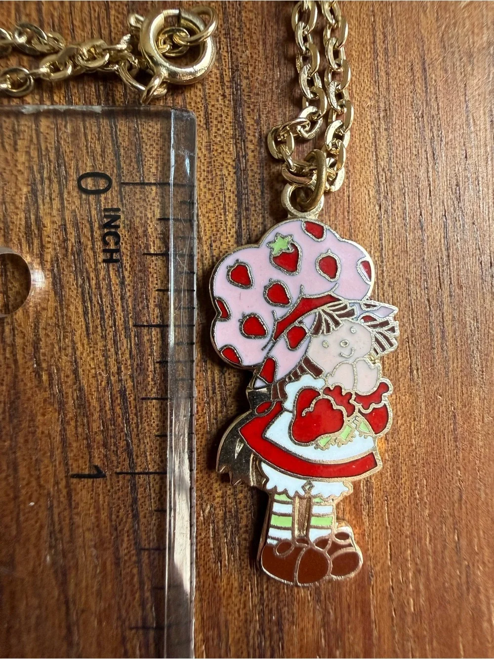 VTG 1980 Gold-Tone Strawberry Shortcake Girl Pendant Necklace in Red and White - Picture 3 of 4